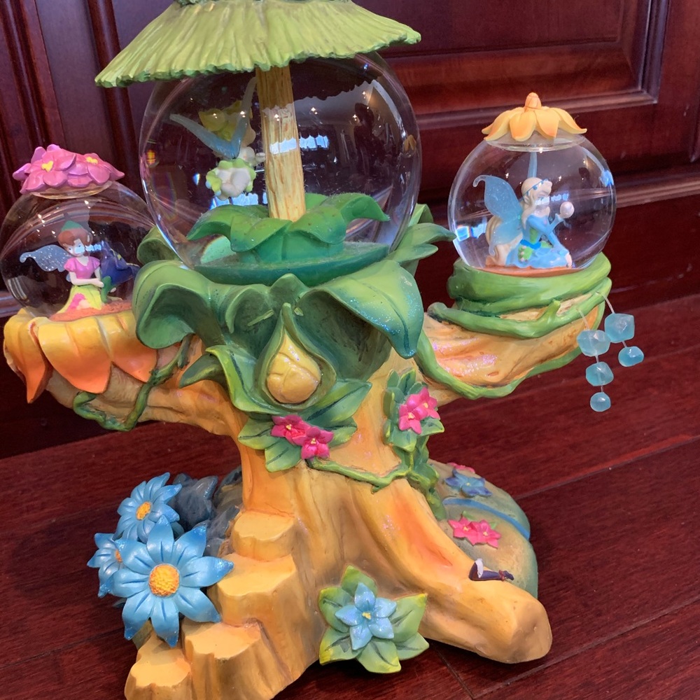 Tinker Bell Fairy Friends snow globe